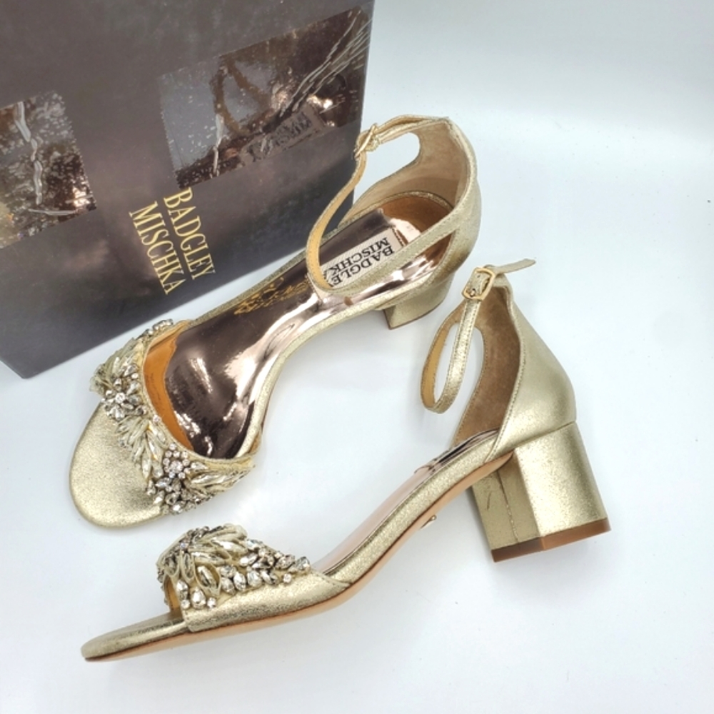 Badgley Mischka Tamara heels, Platino, NIB